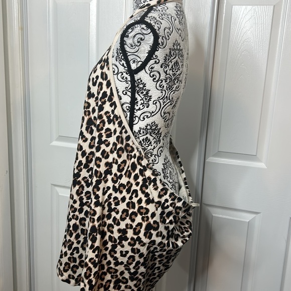 Torrid Leopard Print Open Back Halter Top 5/5x - Picture 2 of 6